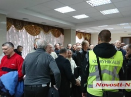 В Николаеве на сессию облсовета за извинениями от депутатов пришли около 50 афганцев
