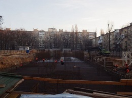 Киевские власти выделять еще 233 миллиона на запрещенную стройку