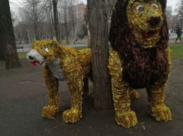 Берегите свою психику: сквер Героев украсили пугающими фигурами животных