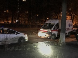 В Киеве 23-летнему парню воткнули в грудь осколок от пивной бутылки