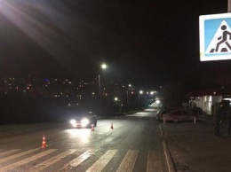 В Кривом Роге на пешеходном переходе машина сбила 15-летнюю девушку