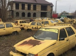 Брошенные авто: в Энергодаре нашли около 20 желтых ЗАЗ-1103