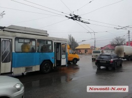 Из-за аварии на Пушкинском кольце в Николаеве возникла огромная пробка (ФОТО)
