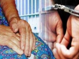 Криворожанин жестоко избил 82-летнюю криворожанку чтобы забрать ее "трудовую", кольцо и кошелек