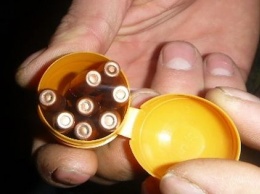 Из ОРДЛО пытались ввезти в РФ патроны в яйце от "Киндер-сюрприза"
