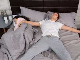 Британский ученый Нил Стэнли: для супругов полезнее спать в раздельных кроватях