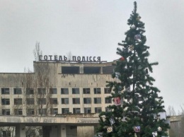 В Припяти впервые после аварии на ЧАЭС установили елку