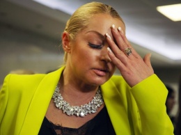 "Коленки съехали, а грудь переместилась": Волочкова шокировала нелепой позой