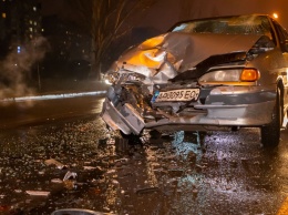В Днепре на Донецком шоссе нетрезвый водитель ВАЗ влетел в Renault: пострадал мужчина