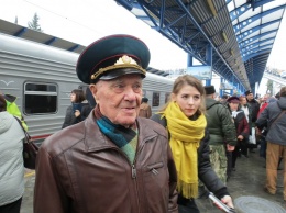 Ветеран Александр Попов поделился впечатлениями от поездки на первом поезде в Крым