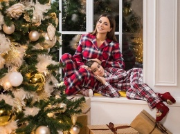 В похожих пижамах и под елкой: семейное фото Ани Лорак и ее дочери Сони