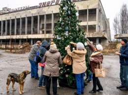 В Припяти впервые за последние 33 года установили рождественскую елку
