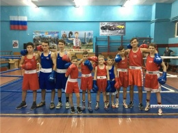 Керченские боксеры получили подарки от Крымской федерации
