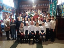 Депутат Гнатенко поздравил с праздниками воспитанников воскресной школы в Донецкой области