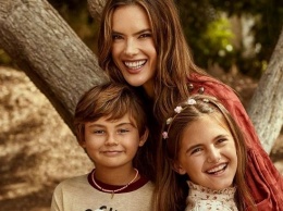 Идеальная семья: Алессандра Амбросио засыпала сеть счастливыми фото с любимым и детьми