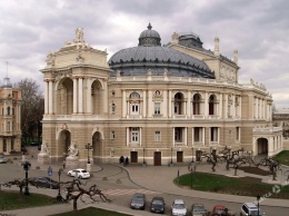 Первый в Украине: металлодетекторами оборудовали театр оперы и балета в Одессе (фото)