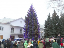 В Лозовой - рекордная новогодняя елка