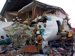 Крушение самолета в Казахстане: жертвой стал военный топ-чиновник, начато следствие