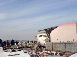 Пассажирский самолет Fokker 100 Bek Air разбился при взлете в Алматы