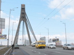 В Киеве на Северном мосту сегодня ограничат движение