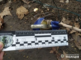 В Николаеве обнаружили на улице боевую гранату без чеки, привязанную изолентой за палку