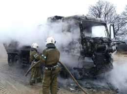 Видеофакт: под Полтавой сгорел грузовик