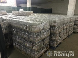 В Запорожье перед Новым годом обнаружили 100 тысяч бутылок поддельного алкоголя, - ФОТО