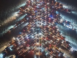В Харькове более 340 водителей приняли участие в создании автоелки