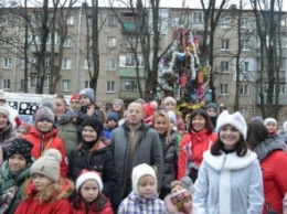 Не смотря на погоду, сегодня в сквере «Снежинка» присутствует атмосфера праздника, - Геннадий Гуфман
