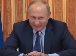 "Оградили, чтоб никто не уволок": сеть смеется над "ценным подарком" Путина россиянам под Новый год