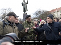 «За» и «против»: в Праге на митингах спорили о переносе скандального памятника Коневу (ФОТО)