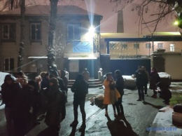 Активисты блокируют Лукьяновское СИЗО, откуда скоро увезут экс-беркутовцев на обмен