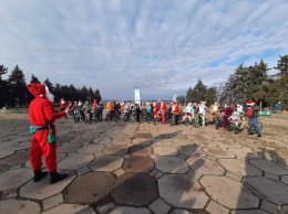 По Запорожью прошел велозабег Дедов Морозов (фото)