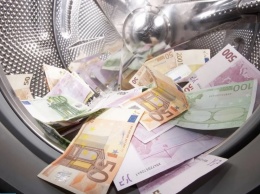Зеленский подписал закон об отмывании денег: как с ним будут бороться