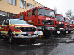 Одесским спасателям передали пять новых пожарных машин