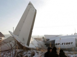 В Казахстане назвали три версии авиакатастрофы самолета Bek Air