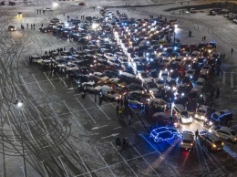 По Украине прокатился флешмоб "автоелка": где создали самое большое новогоднее дерево из машин
