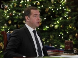 На дачу Медведева специально завезли снег - Навальный