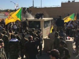 Демонстранты попытались штурмовать посольство США в Багдаде
