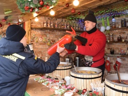 В Николаеве спасатели проинспектировали новогоднюю ярмарку на Соборной площади (ФОТО)