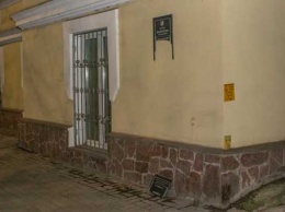 В центре Днепра вандалы уничтожили охранную табличку на памятники архитектуры