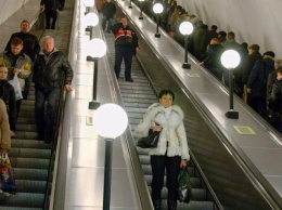 Затянуло в эскалатор: в киевском метро произошло ЧП