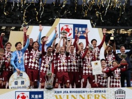 Виссел Кобе с Иньестой, Вильей и Подольски впервые выиграл Кубок Японии
