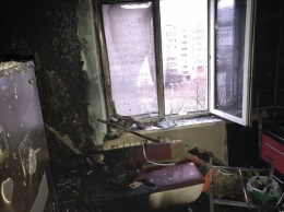 В Харькове бойцы ГСЧС спасли из горящей квартиры подростка и его мать, - ФОТО