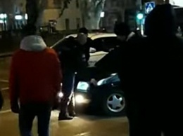 Очевидцы побили водителя, который вырулил на Центральный проспект против движения