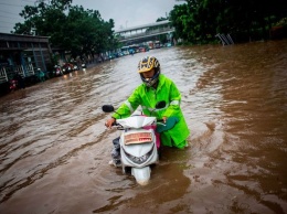 В Индонезии из-за наводнения погибли 9 человек