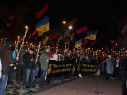 В Днепре состоялось факельное шествие в честь Степана Бандеры