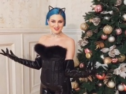 Украинская певица Maruv поделилась горячим видео, для которого она сменила свой привычный костюм из черного латекса под горло