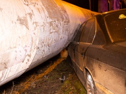 Авария на съезде с моста в Днепре: авто влетело в опору