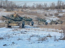 Украинские десантники провели первые в 2020 году танковые учения: фоторепортаж